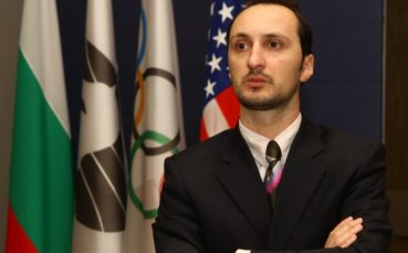 Победа праща Веско на Ананд, спряха незаконно предаване на немци