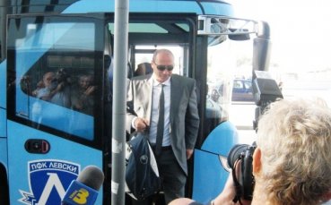 Оркестър свири на Емил Велев в Кюстендил