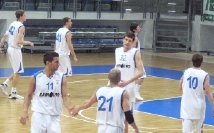 Рилецо на полуфинал след две категорични победи