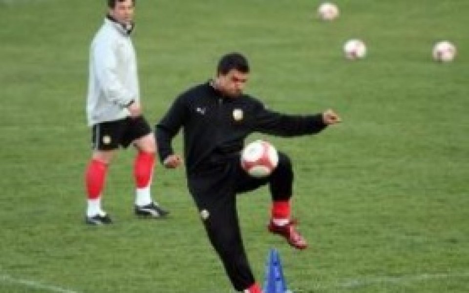 Божинов тренира самостоятелно, иска да играе с Кипър