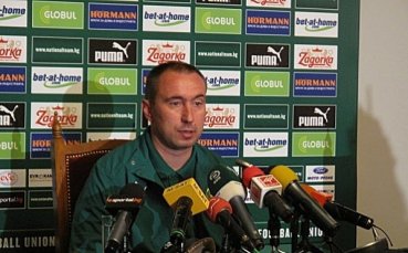 Стоилов решава днес за Божинов