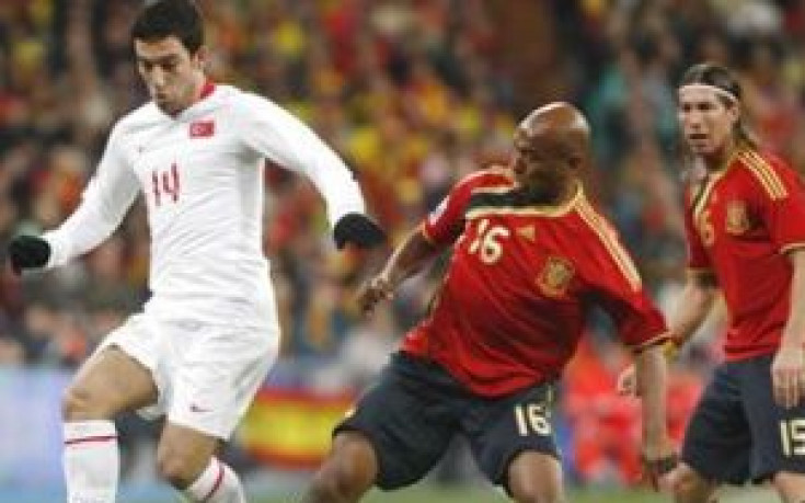 Испания се измъкна суха от врящия котел в Истанбул