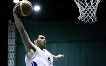 Славейков с лоша травма, чака се диагноза