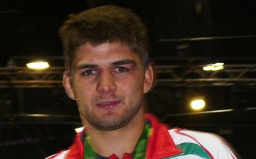 Бронзовият Иво Ангелов благодари на Армен Назарян