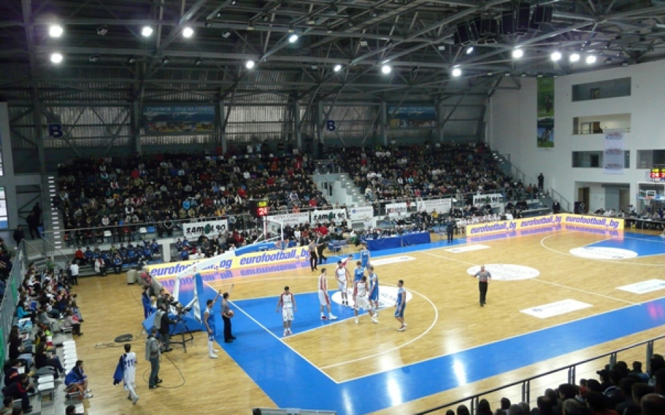 Искри между баскетболисти и волейболисти подпалиха Арена Самоков