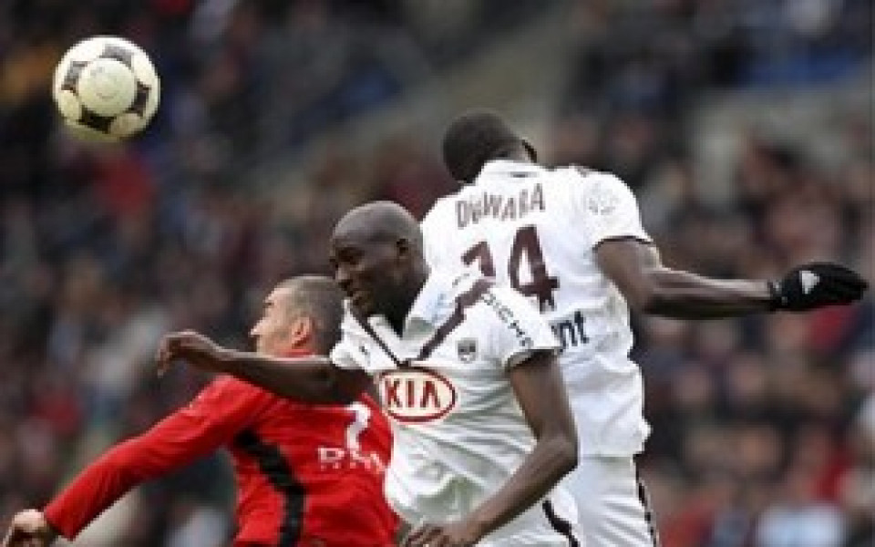 Бордо запази интригата в Лига 1 след страхотна драма в Рен
