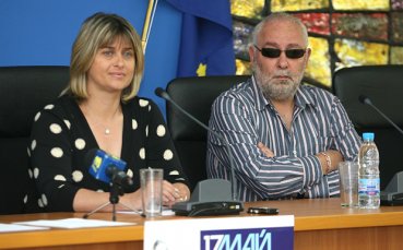 Лечева награждава победителя в М-Тел Мастърс Джуниър