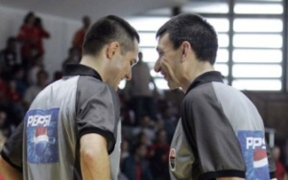 Механджиев, Марков и Ресиловски свирят последния полуфинал