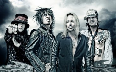 Motley Crew разтърсва Градския стадион в Каварна с най-голямата сцена на Балканите