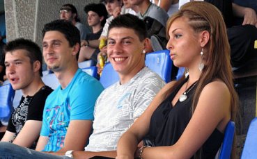 Марио Кирев падна в плен на красива дама