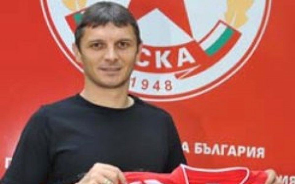 ЦСКА се раздели със Здравко Лазаров