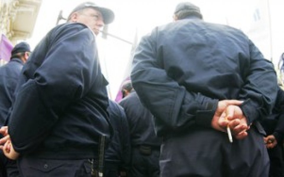 30 благоевградски полицаи охраняват Пирин – Левски