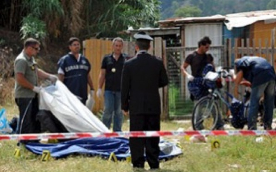 Един убит и шестима ранени в Италия след стрелба по младежи, играещи футбол