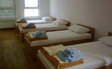 Дърпат българите за шапките в Белград