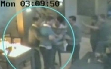 Джерард бе обявен за инициатор на побой над служител в бар