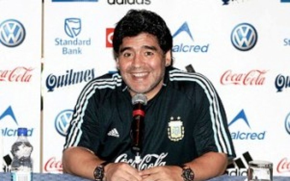Марадона зарязва Аржентина заради Портсмут