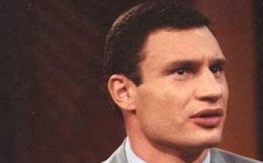 Виталий Кличко защитава титлата си срещу Ареаола