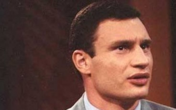 Виталий Кличко защитава титлата си срещу Ареаола