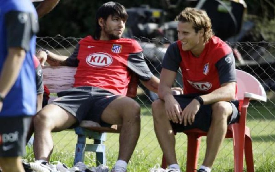 Агуеро и Форлан подновяват договорите си с Атлетико