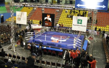 Памперса би, Чамов отпадна на старта на Световното по бокс