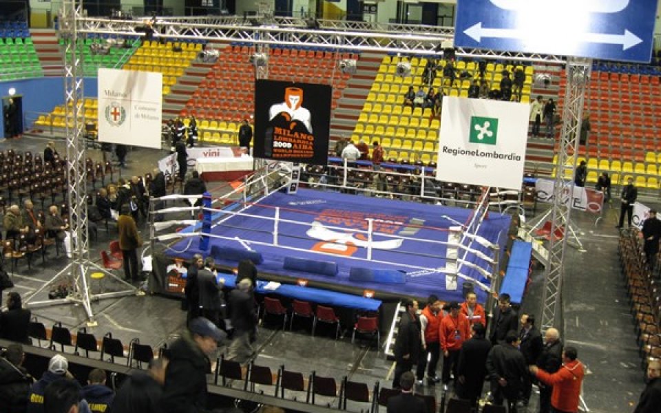 Памперса би, Чамов отпадна на старта на Световното по бокс