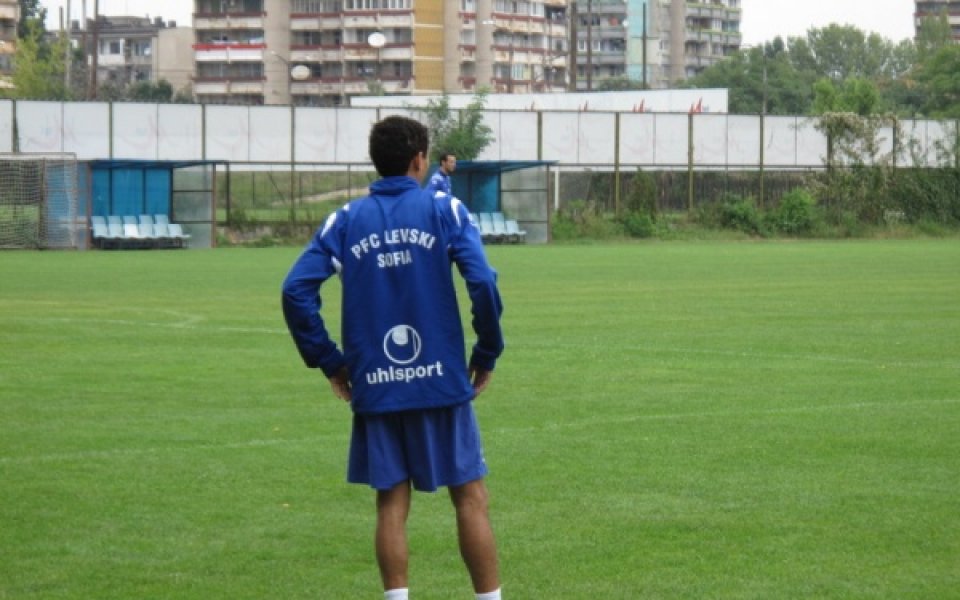 Левски остави треньор в София, но взе Кирил Ивков