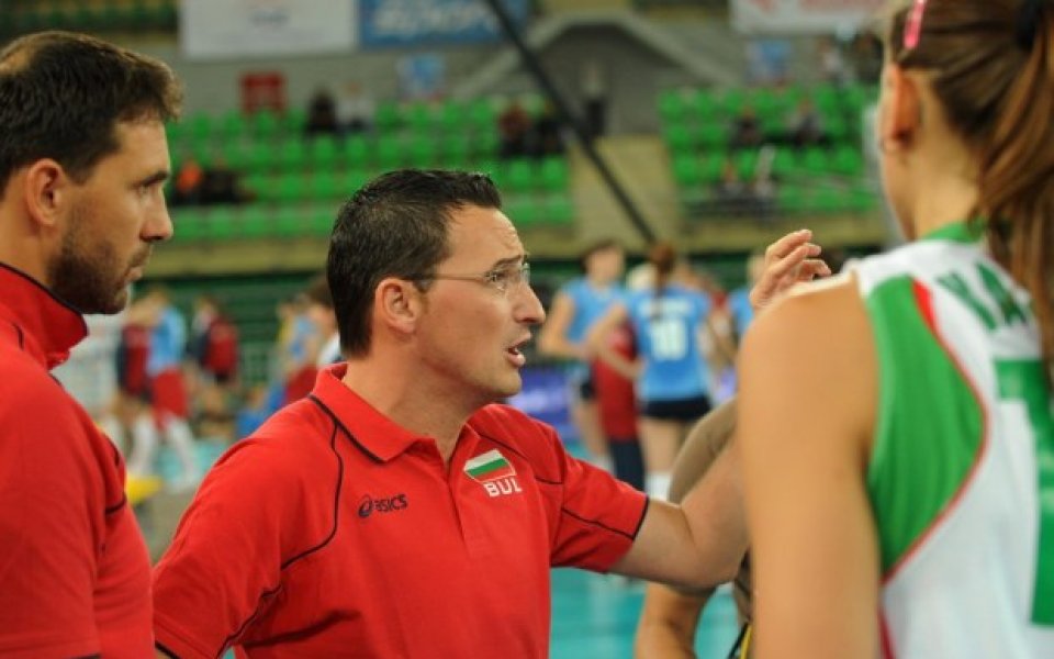 Драган Нешич и волейболистките - уморени, но щастливи