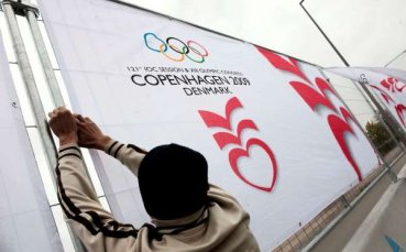 Обама лети за Копенхаген, за да лобира за Чикаго 2016