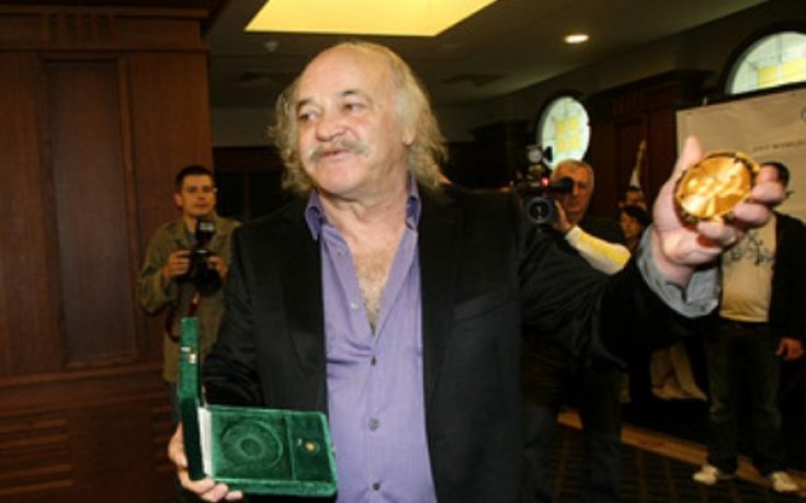 Боян Радев дари на НИМ своя Пиер дьо Кубертен