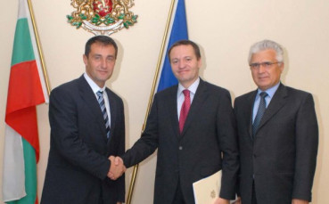 Министър Нейков и румънският посланик договориха преподписване на споразумение за сътрудничество