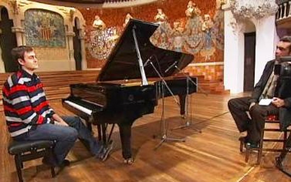 Словенският Бербатов свири на пиано и играе баскетбол