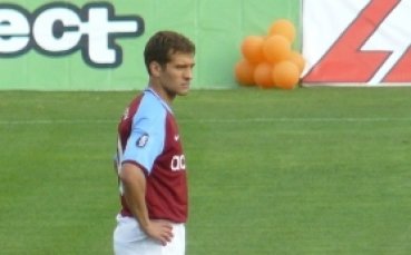 Мениджърът на Болтън: Радвам се, че Стилиян Петров няма да играе срещу нас