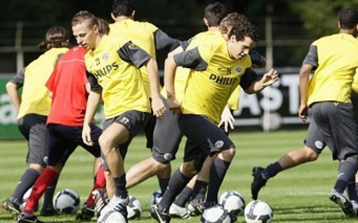 ПСВ праща двама под наем