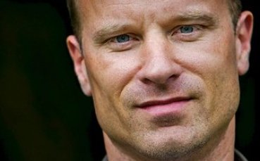 Денис Бергкамп: Рано ми е да се връщам в Арсенал