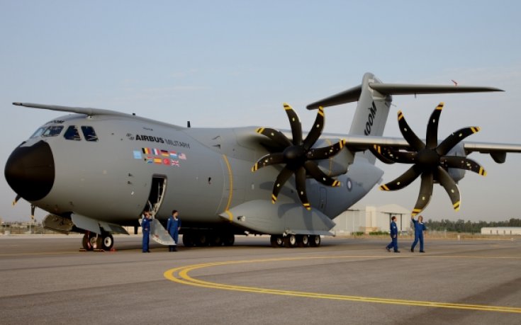 Авария на военен самолет е причината за синята блокада