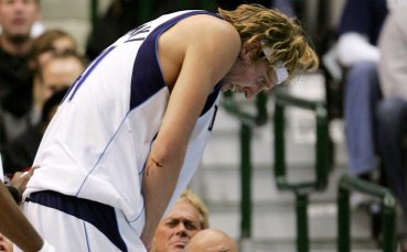 ВИДЕО: Дирк Новицки изби зъбите на съперник