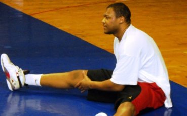 Гари Уеър с първа тренировка, Бакович пристига днес