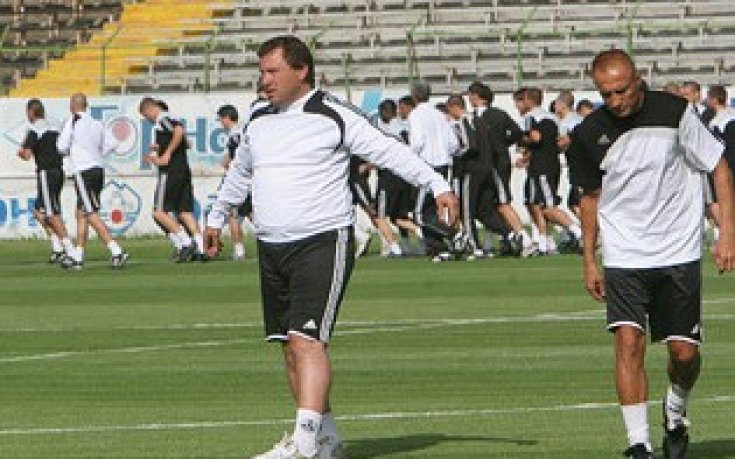 Славия се разделя с десет футболисти