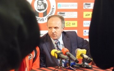 Херния мъчи Драгомир Окука