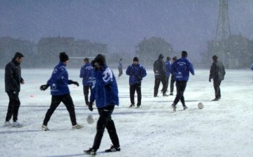 Снегът спря, Левски и днес е в залата