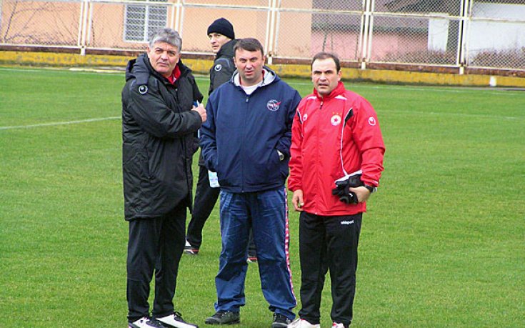 Андоне иска група от 28 играчи за Купата и първенството