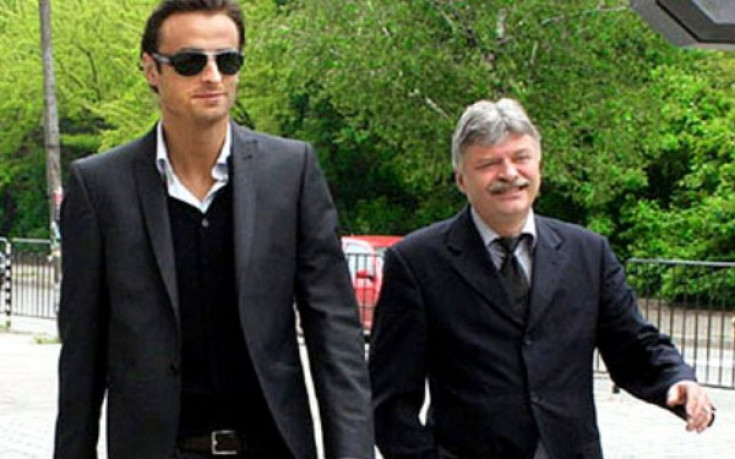 И мениджърът на Бербатов замина за Анталия