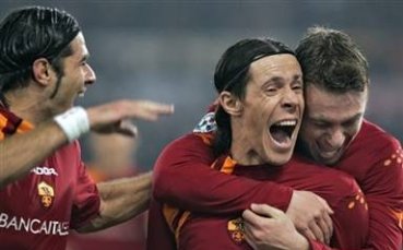 Тадей и Жулио Сержио подновяват договорите си с Рома