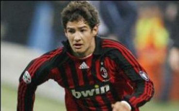 Пато под въпрос за двубоите с Ман Юнайтед