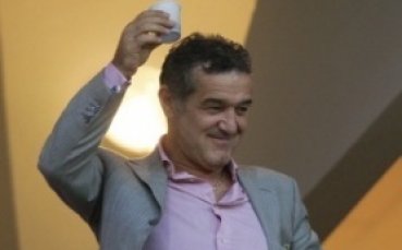 Джиджи Бекали втрещи напълно покрай празниците
