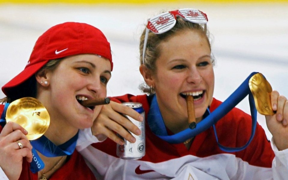 СНИМКИ: Канадските хокеистки взеха златото - сега нека ги глобят!