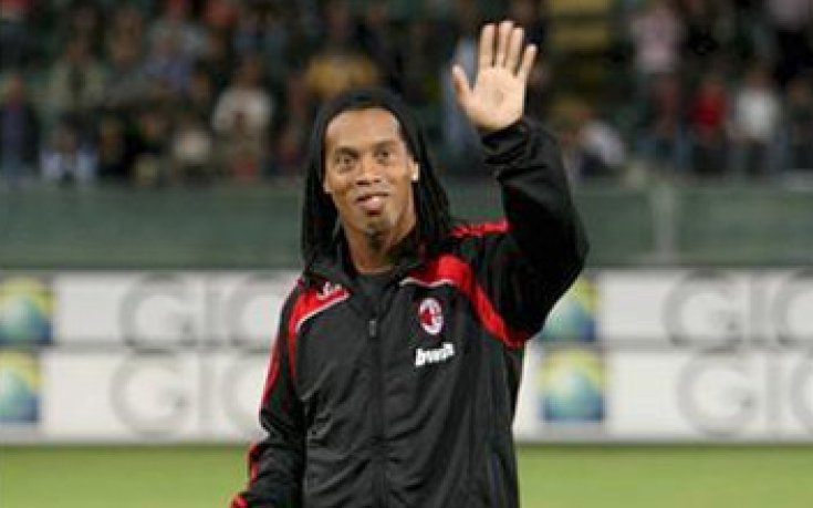 Берлускони покани Роналдиньо на дълъг разговор след тренировка