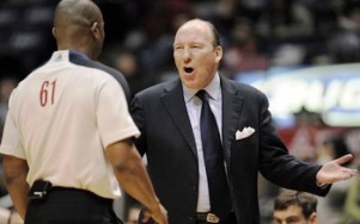 Лос Анджелис Клипърс уволни Майк Дънлийви