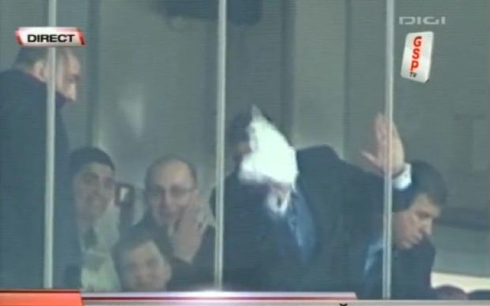 ВИДЕО: Хванаха Бекали да лъска стадиона на Динамо Букурещ