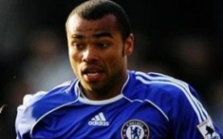 Ашли Коул се връща през април